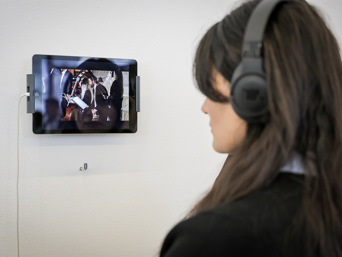 A young woman attending the exhibition "Beauty in Question"