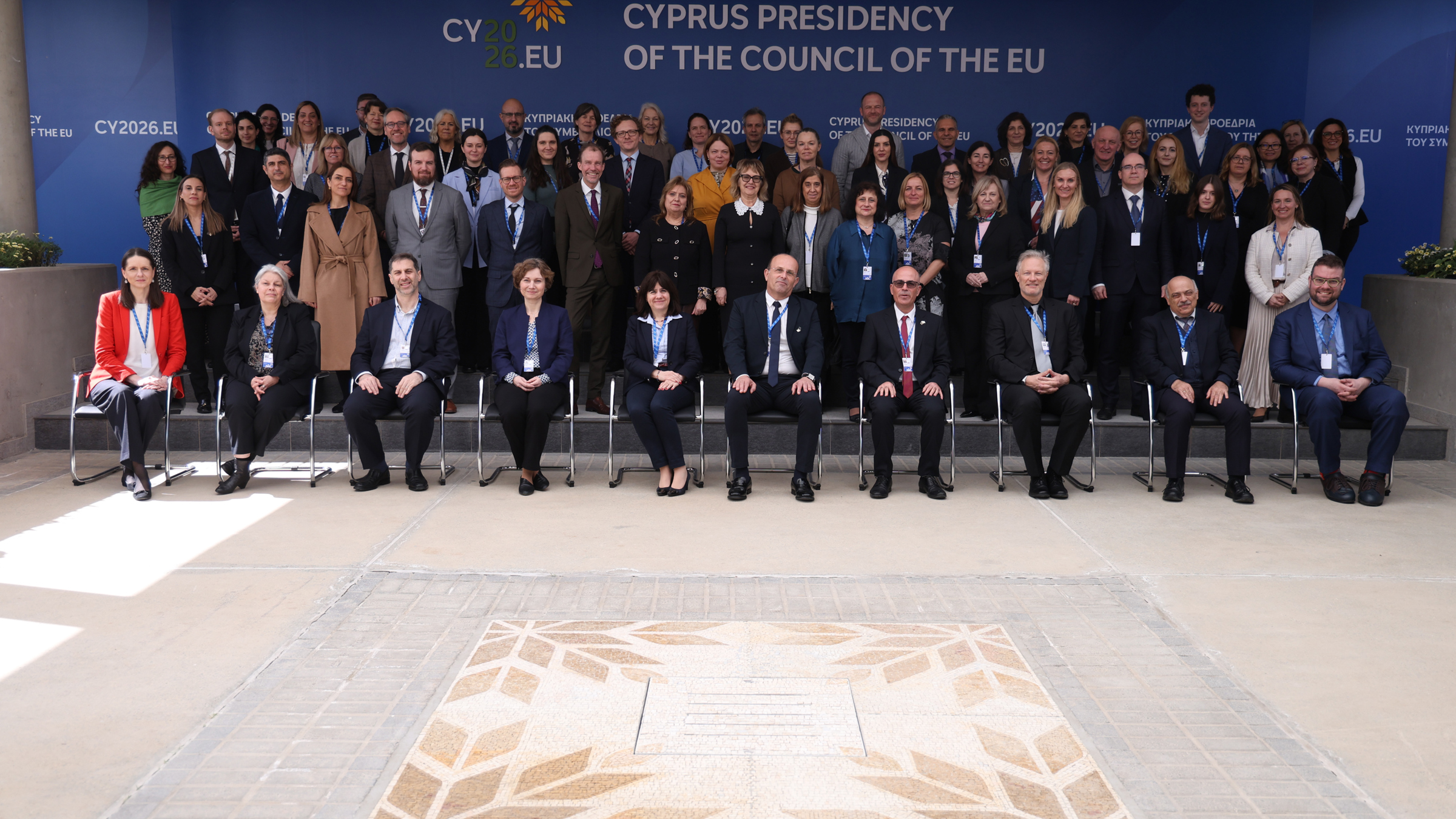 Family photo of the meeting of Director-Generas for Schools 